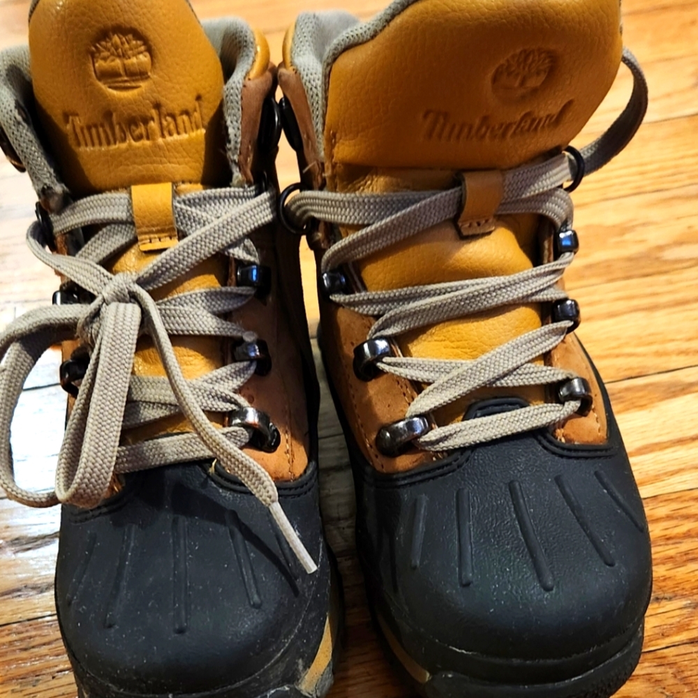 Boys winter boots sz 1